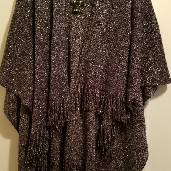 PONCHO WRAP - Picture 3 of 3